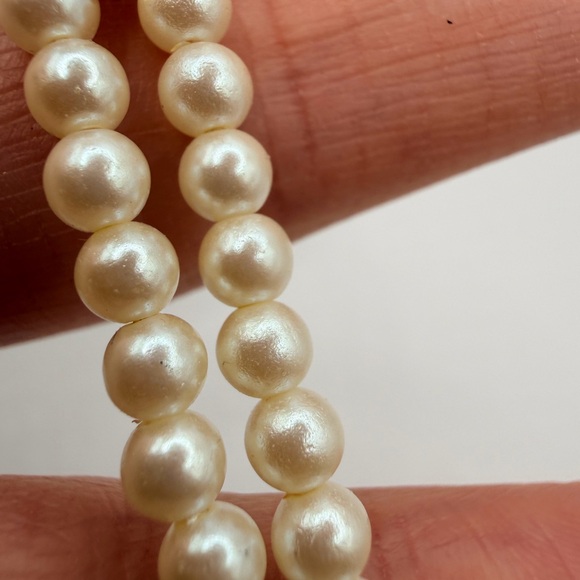 1928 Faux Pearl and Rose Pendant Necklace - Picture 6 of 8